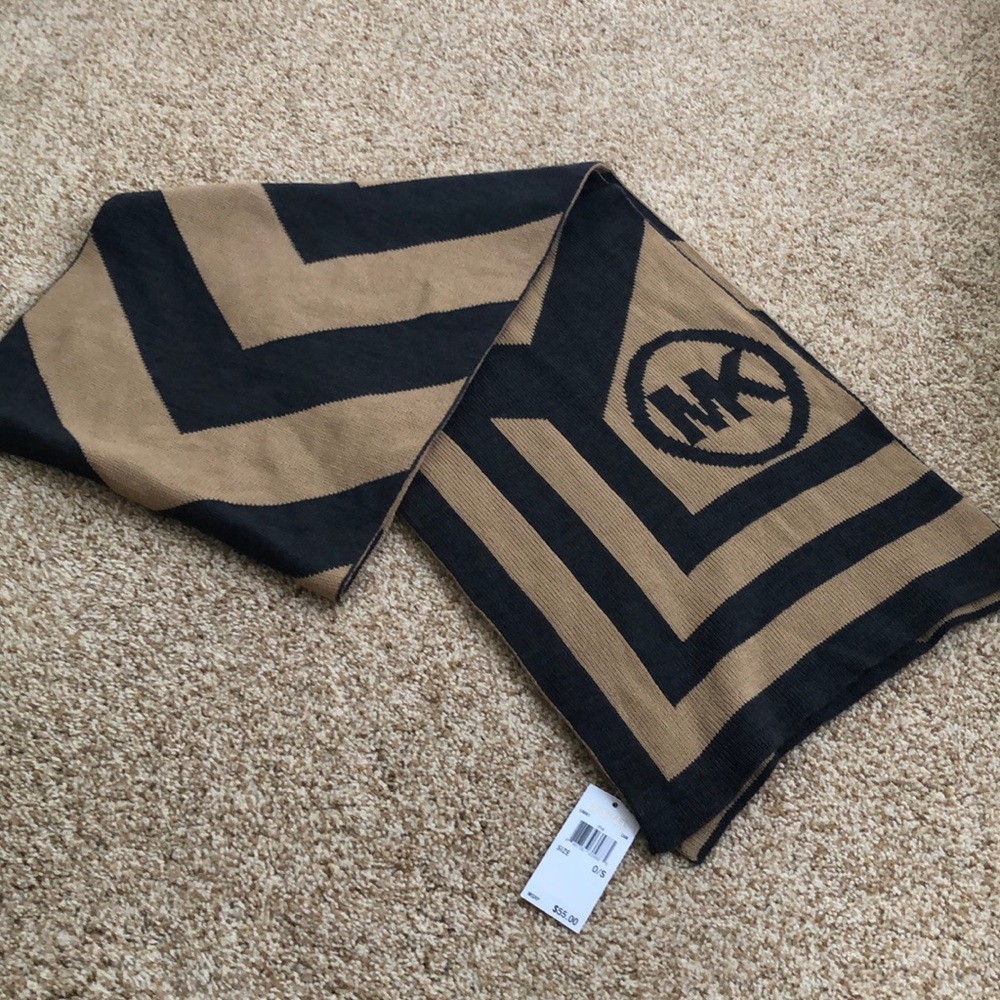 NEW Michael Kors logo scarf in camel and gray